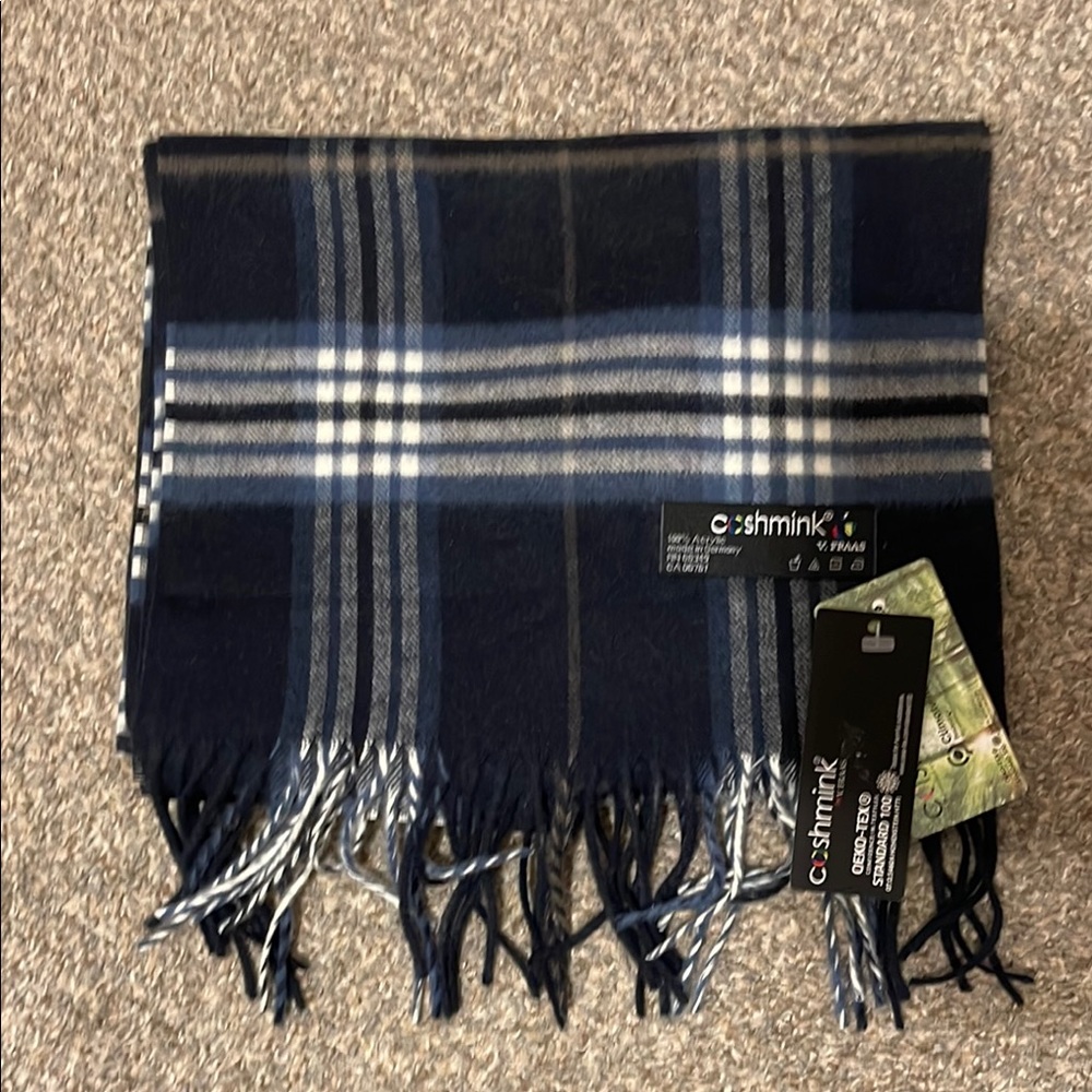 V. FRAAS Cashmark Scarf in Navy Blue Plaid